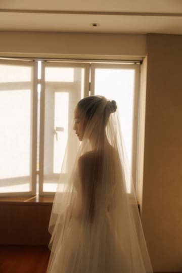 「わたしの完璧な秘書」出演キム・ユネ、美しいウエディング写真を公開“愛も仕事も大切にしていく”