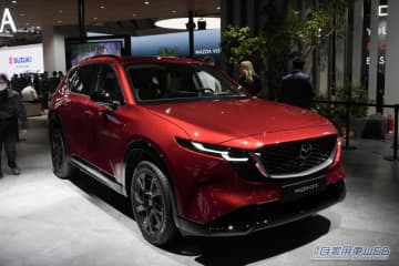 マツダの大黒柱「CX-5」の新型が国内初披露。キープコンセプトに見えて中身は激変。「広さ」と「利便性」でも勝負できる万能モデルに