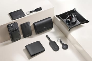 ライカ公式の「スモールレザーグッズ」9点　SDカードも入るフィルムロールホルダーなど