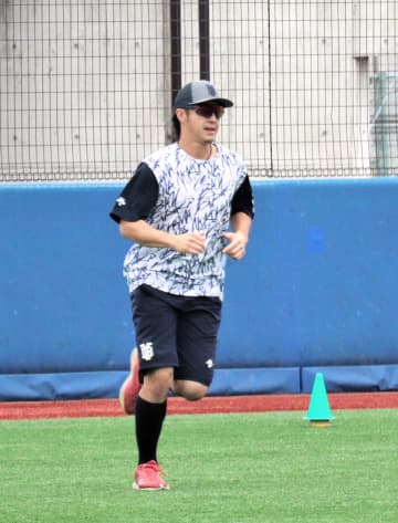 DeNA度会隆輝、ユーティリティープレーヤー目指し三塁に挑戦