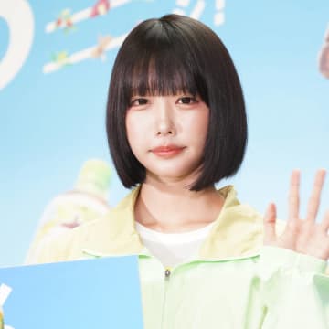 あのちゃん、ほっそり美脚が眩しいメイド服SHOTにファン悶絶「かわいすぎる」「最高」