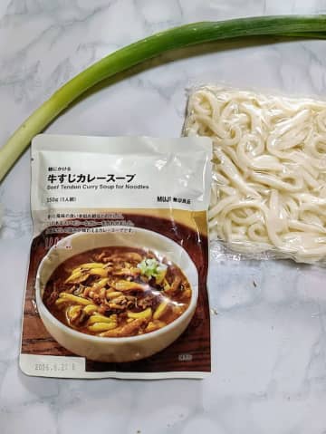 リピ確定！無印良品「麺にかける 牛すじカレースープ」がとろとろスープで絶品♪