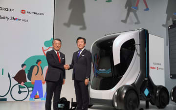 いすゞ 南真介社長とUDトラックス 伊藤公一社長がグループの取り組みを説明