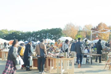 万博記念公園で「関西蚤の市」12月開催！アンティークやグルメ、運動会も満喫