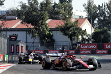 「このためにレースをしている」フェルスタッペンがルクレールを猛追。最後は0.7秒差の決着【F1第20戦無線レビュー（2）】