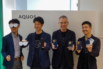 「AQUOS sense10」とVRグラス「Xrostella VR1」、シャープが示す“スマホのその先”