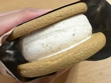【セブン限定】大きくて分厚い『カントリーマアム』でアイスをサンド！　大優勝の一品が？