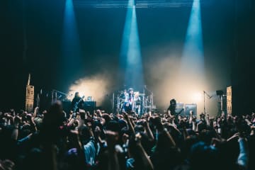 【ライブレポート】DEZERT、＜Sacchan Birthday Halloween Live 〜さっちゃんの仮装大賞2025〜＞開催。ハロウィン公演史上最もカオスで濃密な一夜