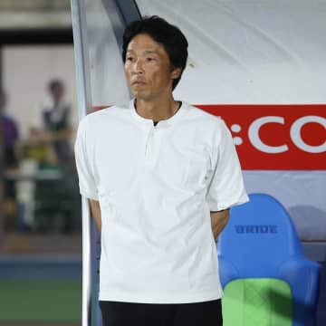 「新たな指揮官を迎える決断」山口智監督が今季限りで退任。湘南が声明「多大なご尽力とクラブへの貢献に心より感謝」