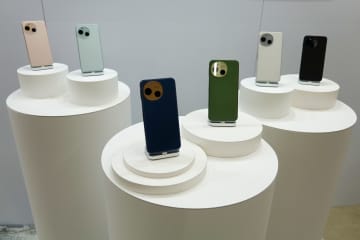 写真で見る「AQUOS sense10」と「Xrostella VR1」