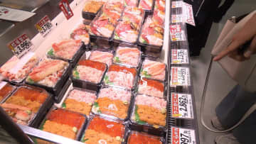 「ありえない…半端ない」イクラ高騰で仕入れ値2倍に　手頃なパック寿司販売の都内鮮魚店「ウニとイクラ今入れられない」