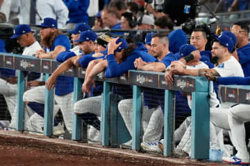 ドジャース「2勝3敗」窮地のなか敵地トロントへ…ロバーツ監督「迷采配」「苦言」「責任転嫁」からの逆転なるか