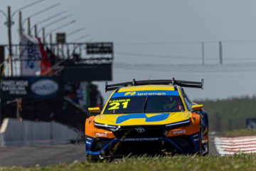 灼熱スプリントはミツビシが表彰台独占、トヨタの現役最多勝男もポール・トゥ・ウイン／SCB第9戦