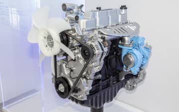 豊田自動織機、開発中の水素エンジンを公開 「未来モビリティ」「水素」「電動」「宇宙」「バッテリ技術」の取り組みを紹介