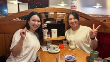 左手首リハビリ中の小祝さくら、竹田麗央との再会ショットにファン歓喜「姉妹！？」「元気そうでよかった」