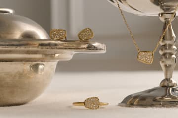 マリハ“ダイヤモンド”を散りばめたクリスマスジュエリー、繊細なイエローゴールドリングやピアス