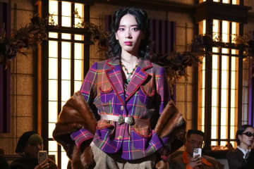 アナ スイ 2025-26年秋冬コレクション - 「気まぐれな遺産相続者」をテーマに