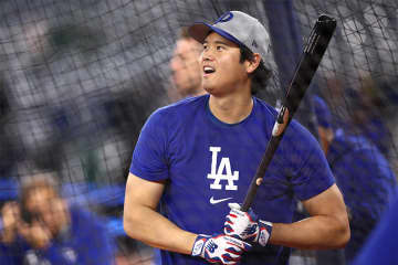 テオスカー「こっちに打ってこい！」大谷翔平 笑顔と150m特大弾でチームに活気！フリー打撃で28スイング中14本の柵越え
