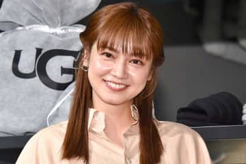 平愛梨、4人の息子と「長友佑都になりきる」 まさかのコスプレにネット爆笑「どれがホンモノだ」