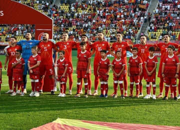 「素晴らしい」４年前の“奇跡”再び！人口180万の小国がW杯初出場に現実味！強豪ベルギーと互角、勝点１差の躍進に海外驚嘆「あと１勝で…」