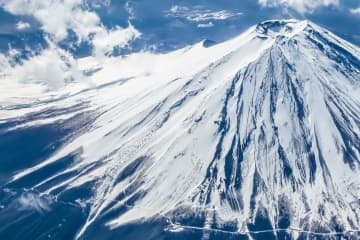 21歳大学生が『1人で行く』と 関東から “北海道の雪山” を登山 4日帰らず “雪の中から発見” 救急搬送される事態になりネットでコメント殺到「神奈川の人は北海道の雪山の状況を知らないだろ。。」「ヒグマの出没被害も多く出ているのに、誰も止めなかったのか？」