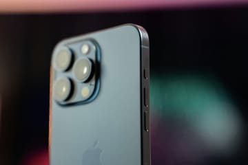 「20周年iPhone」は物理ボタンなし？