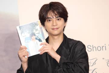 佐藤勝利、“すべて”が詰まった写真集を一番見てほしいメンバーは？　timeleszとして次の10年間への思いも