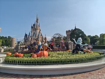 おばけミッキーも登場！1年で最もパークがアツくなる「ディズニー・ハロウィーン」