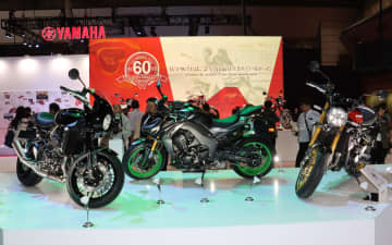 カワサキ、W1から続く「伝統と革新」を受け継いだ「Z900RS SE」「Z900RS CAFE」世界初公開