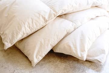 羽毛布団はいつから出す？気温に合わせた出し入れタイミングを解説