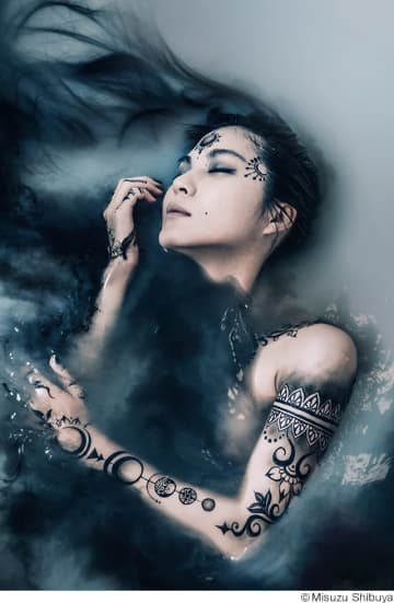 美とは何か？ 美しさへのあこがれの中に潜む狂気まで写し出した 渋谷美鈴写真展「Eclipse ― 美はどこに宿るのか ―」