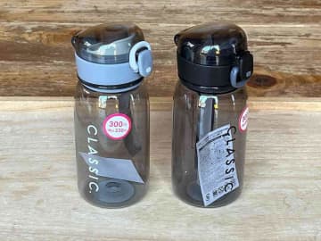 【ダイソー万能アイテム】「茶こし＆ストロー付き」330円でこれは優秀すぎ！快適に使えるウォーターボトル