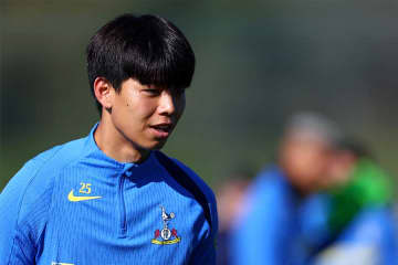 今夏移籍も出場0の日本人DF「太ももの問題」　監督が復帰時期に言及「もうすぐトレーニングだ」