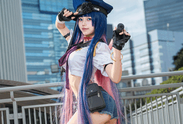 【コスプレ】形のよいヒップから伸びる美脚に魅惑の「ストッキング」！大胆なポージングと爽やかな色気にドキッ【写真10枚】