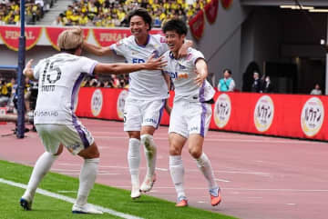 まさかの前半に３発！ J60クラブの頂点へ、ルヴァン杯決勝は広島が大きくリード！ 荒木、東、ジャーメイン弾で柏相手に３－０で後半へ