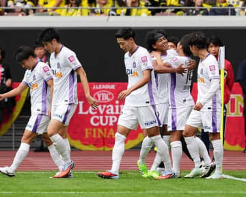 「強すぎないか」「前半で３点はえぐいわ」国立ファイナルで柏を圧倒する広島に脚光！「セットプレーでこんだけ点取れるのすごい」【ルヴァン杯決勝】