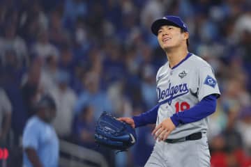 「山本由伸こそビッグゲームのエース」WS２勝、第７戦に望みをつなぐ好投に米識者から賛辞続々「ドジャースを一人で生かしている男」PS通算４勝の大活躍