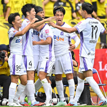 “ロングスローの恐怖”を味わった柏。セットプレーで流れを引き寄せた広島でとりわけ印象的だった選手は…【ルヴァン杯決勝／コラム】