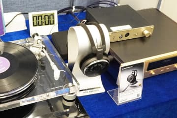 ＜ヘッドフォン祭＞オーディオテクニカ、最新フラグシップハイエンド開放型ヘッドホン「ATH-ADX7000」試聴ブース展示