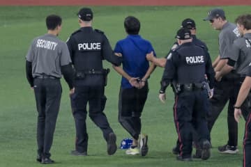 「嫌な感じはありました」山本由伸がファン乱入のハプニング振り返る「冷静に低く低く」6回1失点の好投で大一番勝利