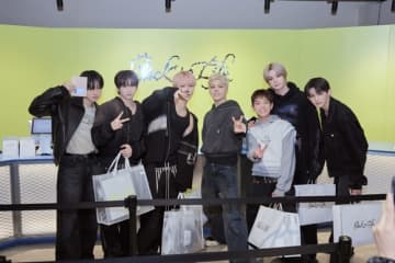 ＆TEAM、韓国のポップアップを訪問！買い物やフォトスポットを満喫…店内の壁にサインも