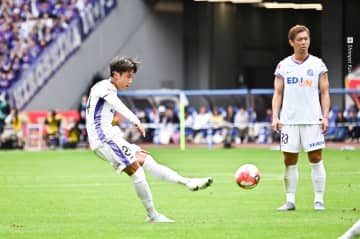 広島を優勝に導いた東俊希「あんなFKなかなか決められない。みんなの思いが僕の左足に詰まった」