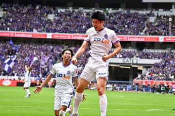 広島が3年ぶり2度目のルヴァン杯制覇！　前半のセットプレー3発で柏を破る