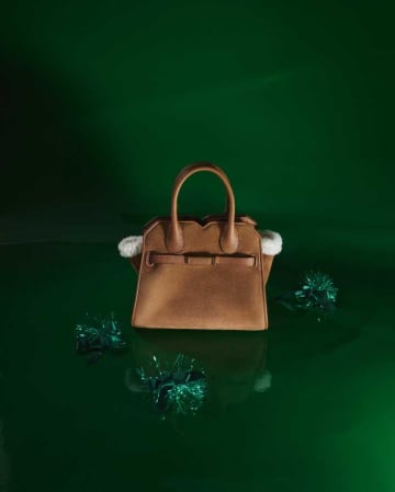 ヴァレクストラのホリデーコレクションが登場♡冬の装いを華やかに彩る上質バッグたち