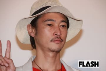 窪塚洋介、一家総出のハロウィン『鬼滅の刃』コスプレにファン大喜び“14年連続”の本気ぶり、本人は「蛇柱」完全再現