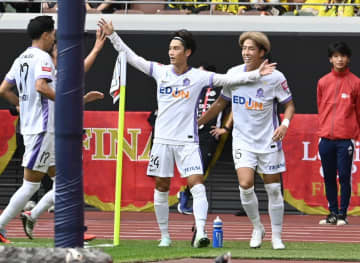 【ルヴァン杯】広島が柏を下し３年ぶり２度目制覇　ロングスローからの２点など３ゴール快勝