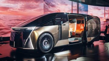 【JMS 2025】レクサス：なぜ最高級セダンLSを「6輪ミニバン」に？ 新型LSコンセプトが示す未来戦略