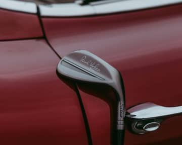 世界のツアーを席巻するボブ・ボーケイ自ら手掛けた『Vokey Signature 56 M』ウェッジ、数量限定デビュー