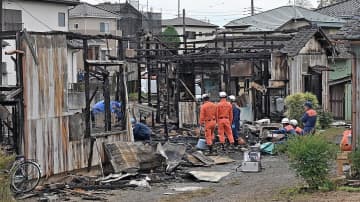 牛久で住宅3棟全焼　2棟も一部焼く　茨城