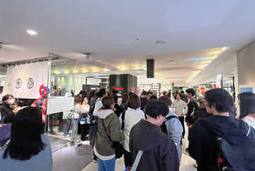 ミャクミャク人気、恐るべし…「大丸梅田」リニューアル店舗にファン殺到